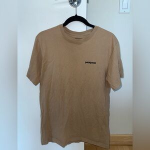 Patagonia Logo T-Shirt (S) – Tan Organic Cotton Tee